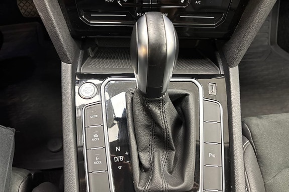 Volkswagen Passat 15 of 28