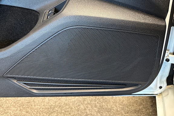 Volkswagen Passat 21 of 28