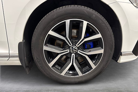 Volkswagen Passat 14 of 28