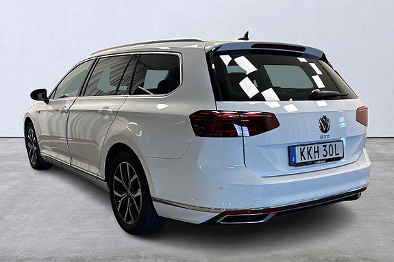 Volkswagen Passat 4 of 28
