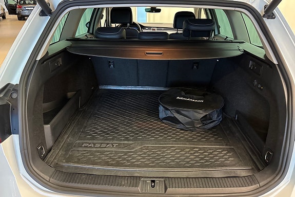 Volkswagen Passat 13 of 28