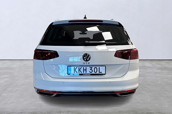 Volkswagen Passat 5 of 28