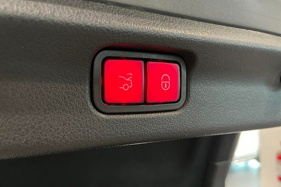 Mercedes-Benz EQE300 14 of 18