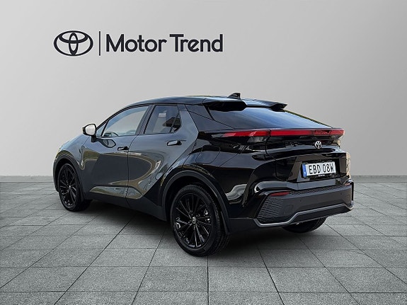 Toyota C-HR 2 of 11