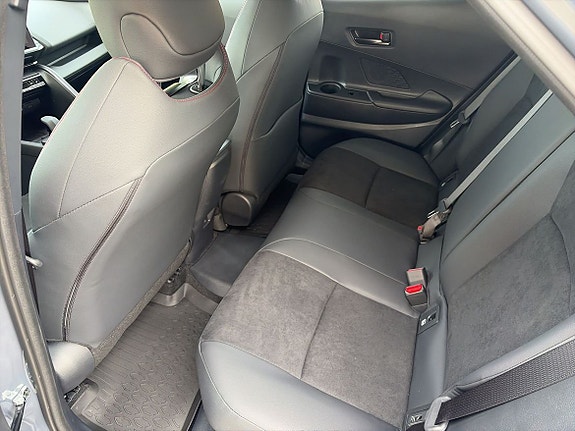 Toyota C-HR 8 of 11