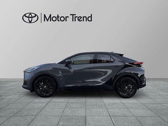Toyota C-HR 3 of 11