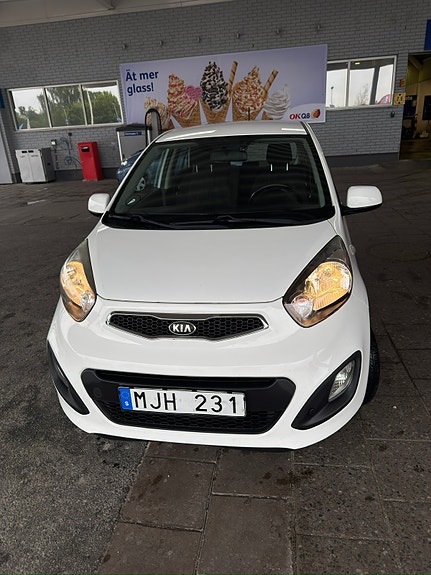 Kia Picanto 2 of 9