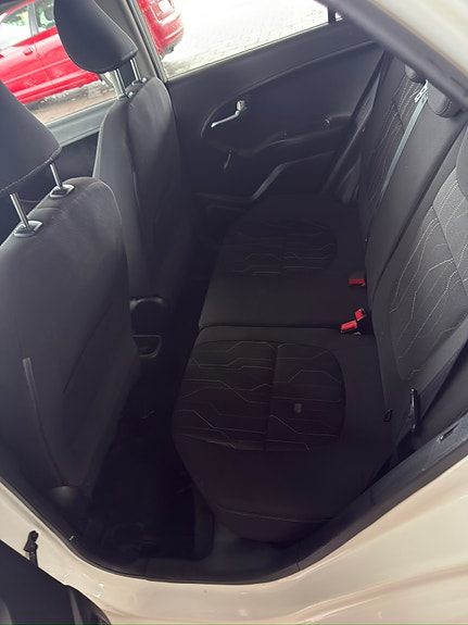 Kia Picanto 7 of 9