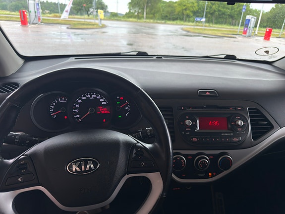 Kia Picanto 4 of 9