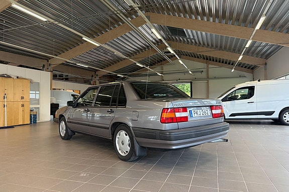 Volvo 940 3 of 8