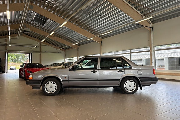 Volvo 940 2 of 8