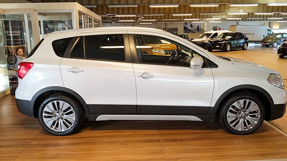 Suzuki S-Cross 5 of 6