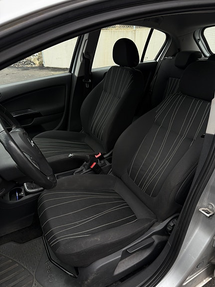 Opel Corsa 11 of 12