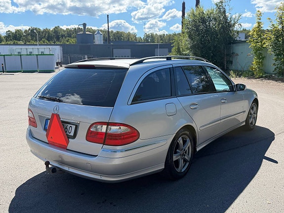 MERCEDES E240 | LÅGA MIL | AUTOMAT | HEMLEVERANS 3 of 8