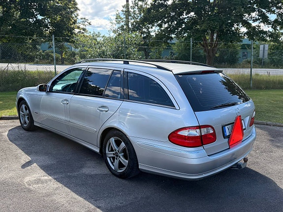MERCEDES E240 | LÅGA MIL | AUTOMAT | HEMLEVERANS 2 of 8