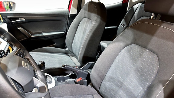 Seat Arona 8 of 17