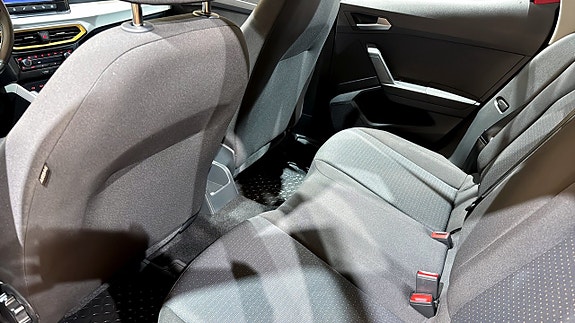Seat Arona 11 of 17