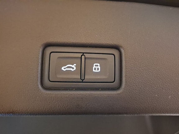 Audi Q4 e-tron 4 of 12