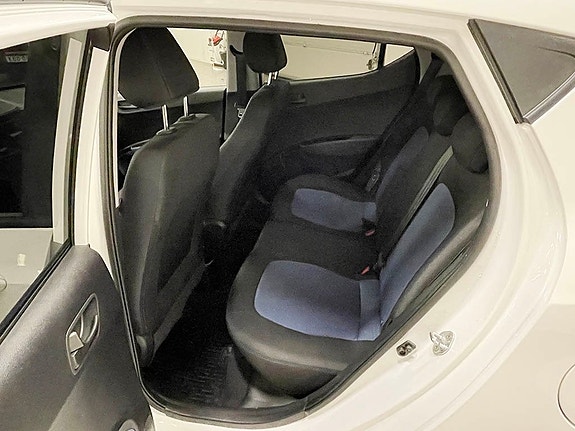 Hyundai i10 5 of 7