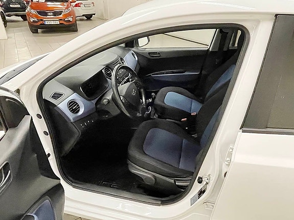 Hyundai i10 4 of 7
