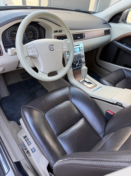 Volvo XC70 5 of 17