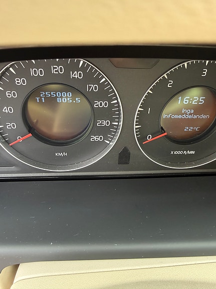 Volvo XC70 12 of 17