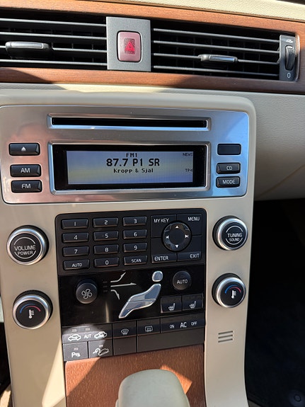 Volvo XC70 14 of 17