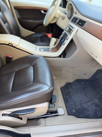 Volvo XC70 6 of 17