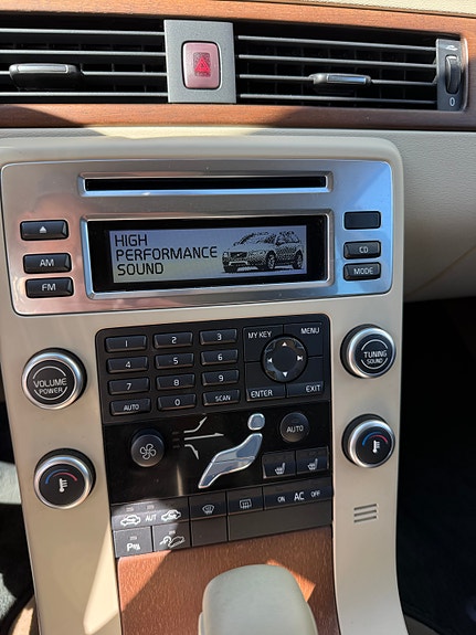 Volvo XC70 13 of 17