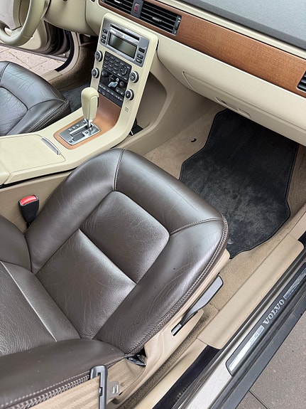 Volvo XC70 7 of 17