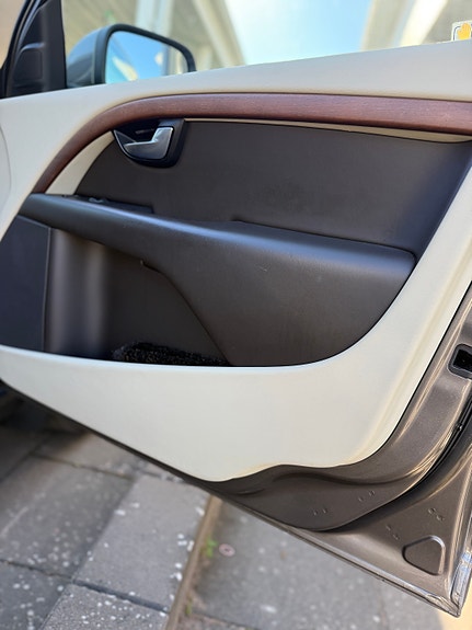 Volvo XC70 10 of 17
