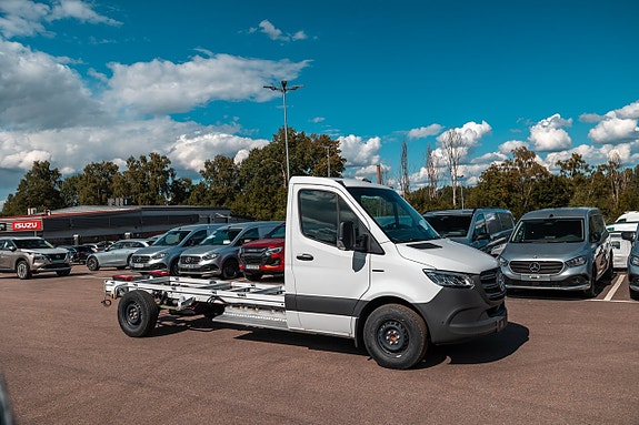 Mercedes-Benz eSprinter 420 2 of 5