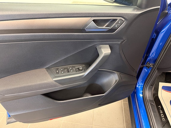 Volkswagen T-Roc 11 of 18