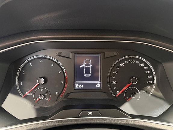 Volkswagen T-Roc 12 of 18