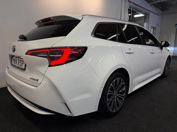 Toyota Corolla 3 of 28