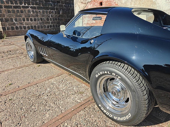 Chevrolet Corvette 18 of 30