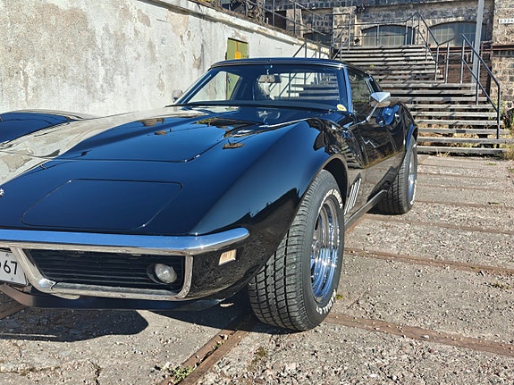 Chevrolet Corvette 9 of 30