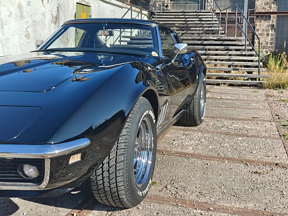 Chevrolet Corvette 10 of 30