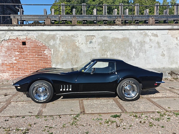 Chevrolet Corvette 3 of 30