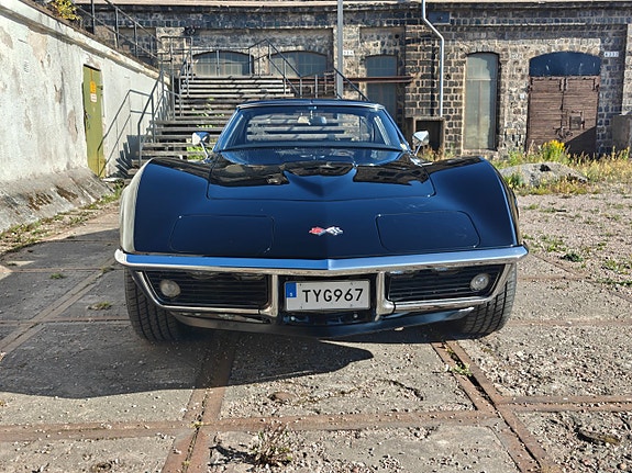 Chevrolet Corvette 8 of 30