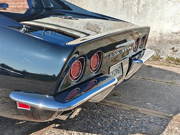 Chevrolet Corvette 15 of 30