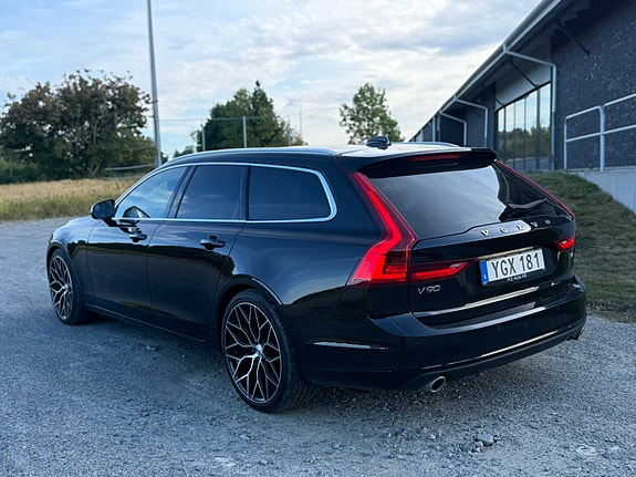 Volvo V90 2 of 15