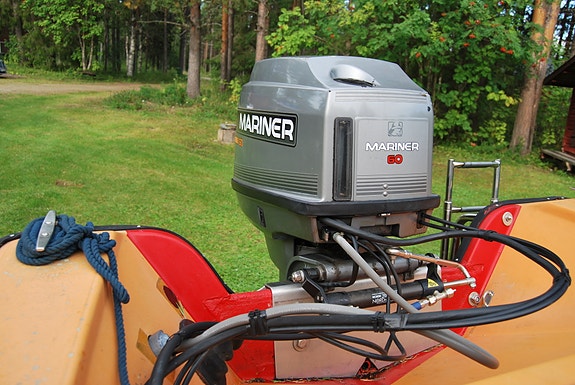 Uttern 440 styrpulpet, med Mariner 60 hk (2-takt) och 30-vagn 5 of 5
