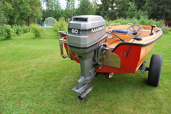 Uttern 440 styrpulpet, med Mariner 60 hk (2-takt) och 30-vagn 2 of 5