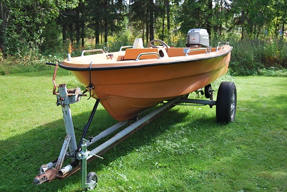 Uttern 440 styrpulpet, med Mariner 60 hk (2-takt) och 30-vagn 4 of 5