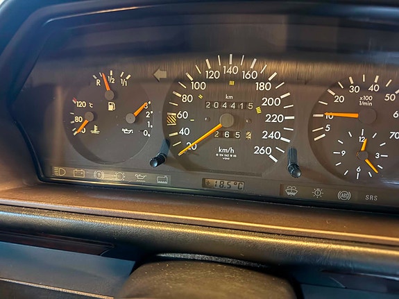 Mercedes-Benz E320 5 of 8