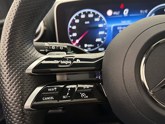 Mercedes-Benz GLC300 de 25 of 30