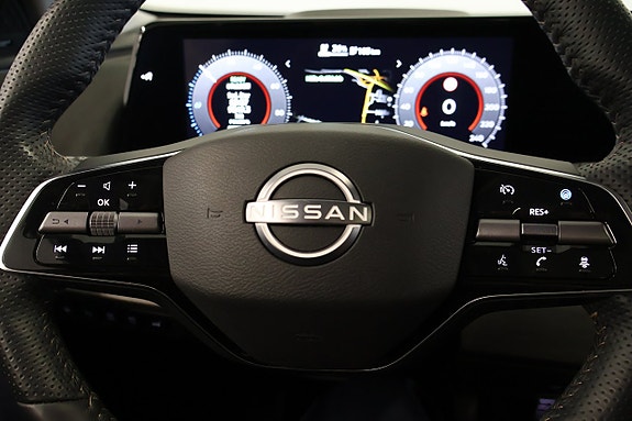 Nissan Ariya 12 of 17