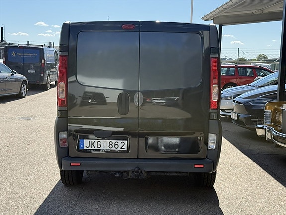Renault Trafic 4 of 8