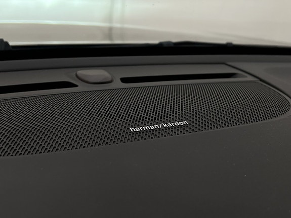 Volvo XC40 13 of 30